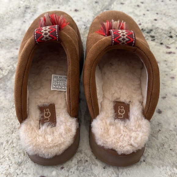 UGG slippers - Picture 2 of 3